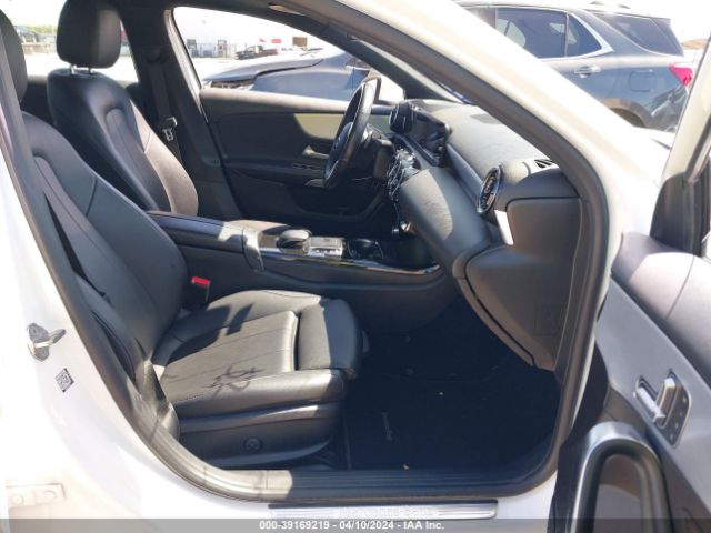 WDD3G4FB3KW020676 Mercedes-Benz A 220 4matic