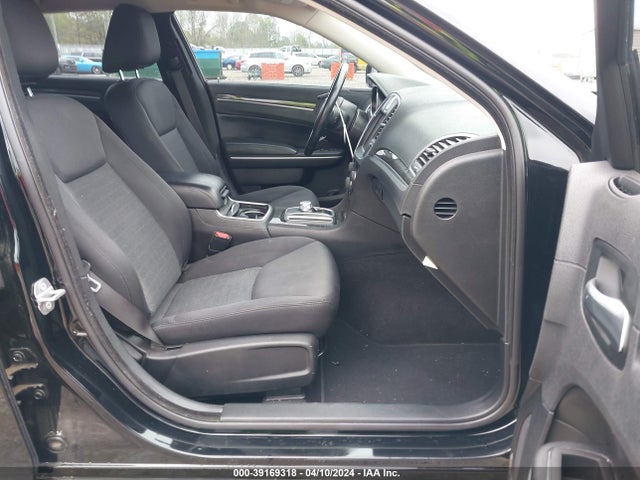 2C3CCARG6KH556486 Chrysler 300 Touring Awd