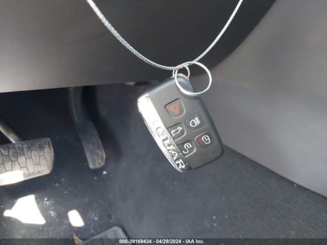 SADCJ2FX7JA350994 Jaguar F-pace 25t Premium