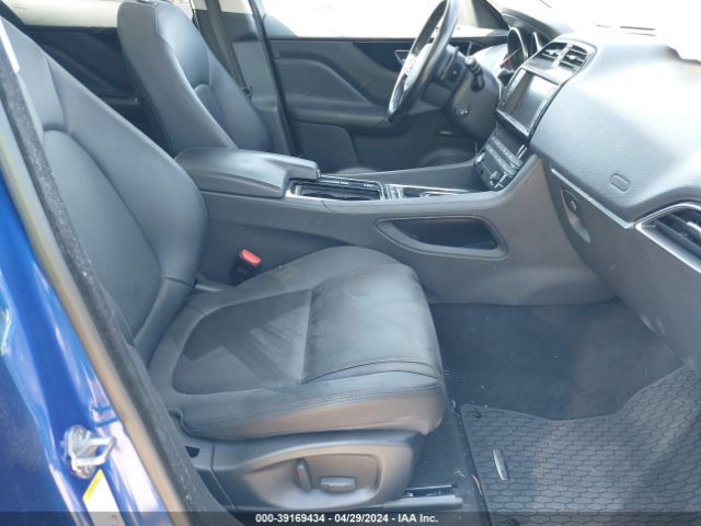 SADCJ2FX7JA350994 Jaguar F-pace 25t Premium