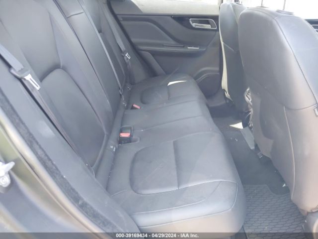 SADCJ2FX7JA350994 Jaguar F-pace 25t Premium
