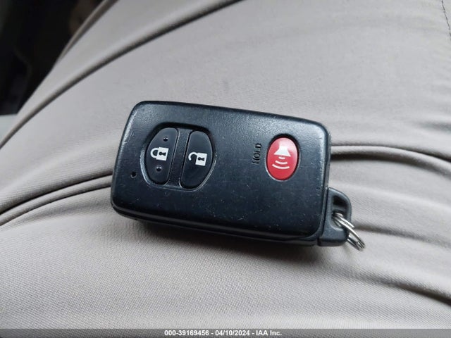 Toyota Prius Two 2014 JTDKN3DUXE0373465 Image 11