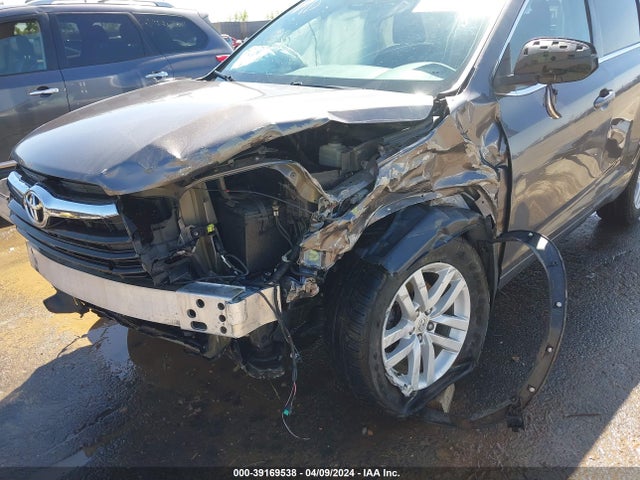 Toyota Highlander Le V6 2015 5TDBKRFH2FS164666 Image 6