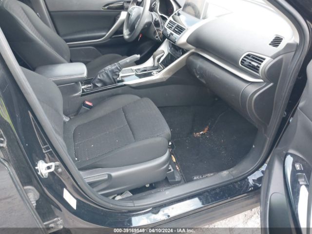 JA4AT4AAXKZ019559 Mitsubishi Eclipse Cross Le