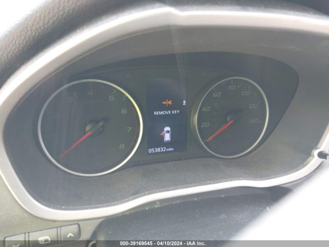 JA4AT4AAXKZ019559 Mitsubishi Eclipse Cross Le