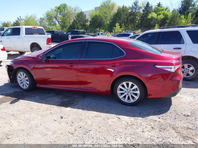 Toyota CAMRY LE 2018 4T1B11HK2JU621067 Image 13