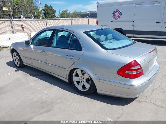 2004 Mercedes-benz E 320 მანქანა იყიდება აუქციონზე, vin: WDBUF65J44A500553, აუქციონის ნომერი: 39169781