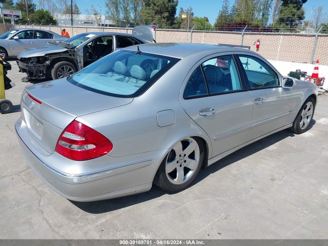 2004 Mercedes-benz E 320 მანქანა იყიდება აუქციონზე, vin: WDBUF65J44A500553, აუქციონის ნომერი: 39169781