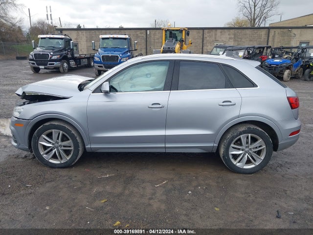 WA1JCCFS6HR006439 Audi Q3 2.0t Premium