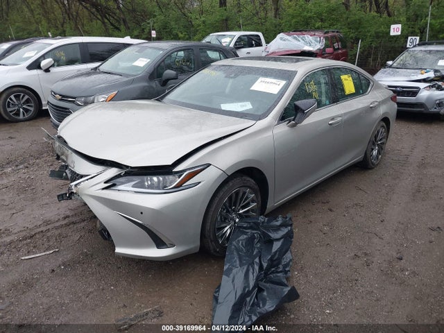 58AEA1C10RU045706 Lexus Es 300h Luxury