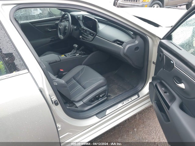 58AEA1C10RU045706 Lexus Es 300h Luxury