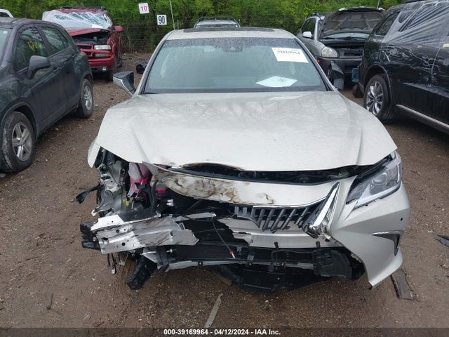 58AEA1C10RU045706 Lexus Es 300h Luxury