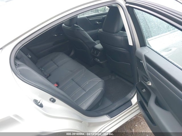 58AEA1C10RU045706 Lexus Es 300h Luxury