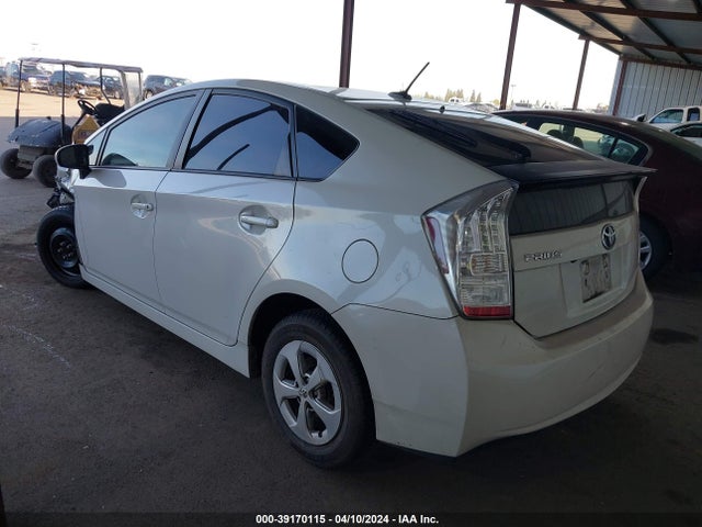 Toyota Prius Three 2014 JTDKN3DU9E0379130 Image 3