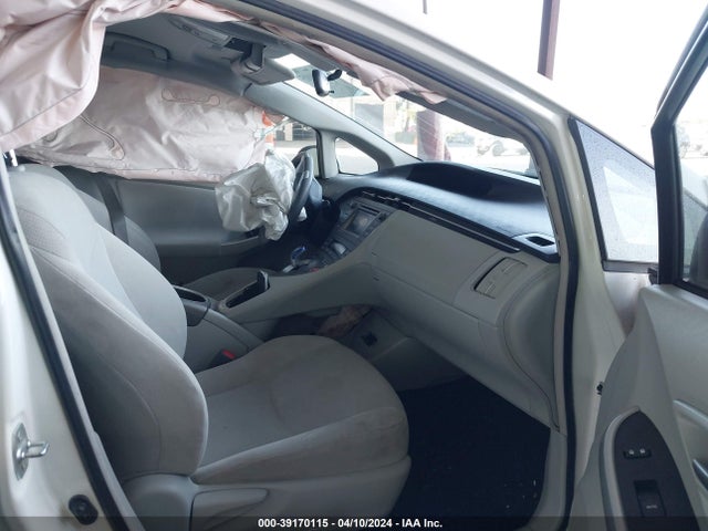 Toyota Prius Three 2014 JTDKN3DU9E0379130 Image 5
