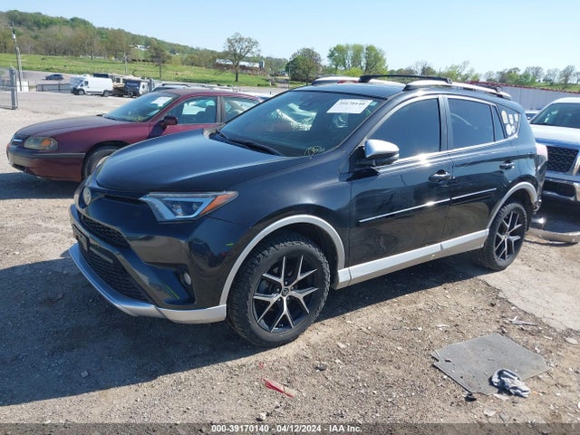 Toyota RAV4 SE 2016 JTMJFREV6GD186044 Image 2