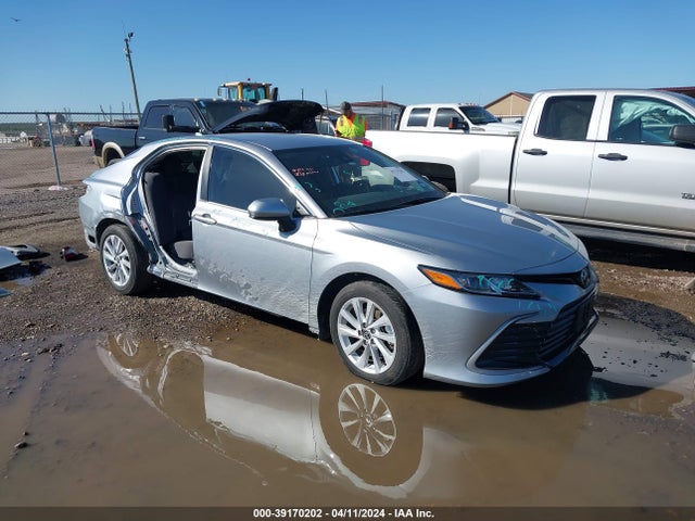 Toyota CAMRY LE 2023 4T1C11AK3PU746926 головне зображення