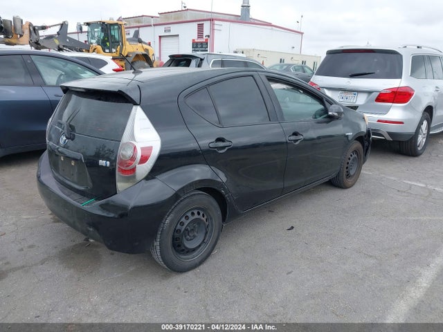39170221 :رقم المزاد ، JTDKDTB33D1548323 vin ، 2013 Toyota Prius C One مزاد بيع