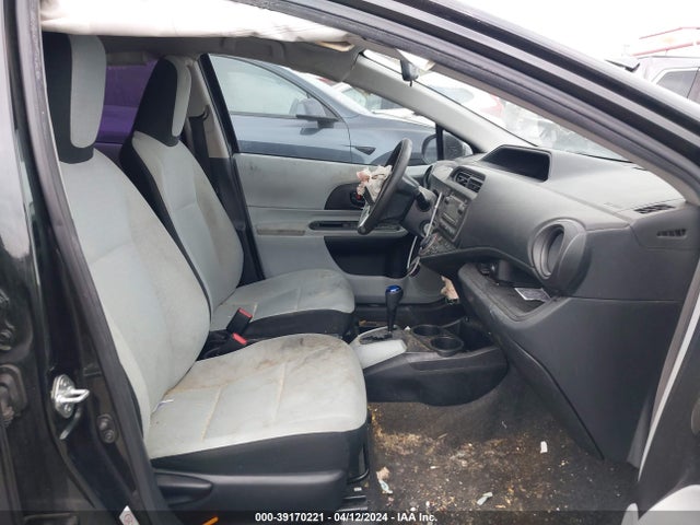 39170221 :رقم المزاد ، JTDKDTB33D1548323 vin ، 2013 Toyota Prius C One مزاد بيع