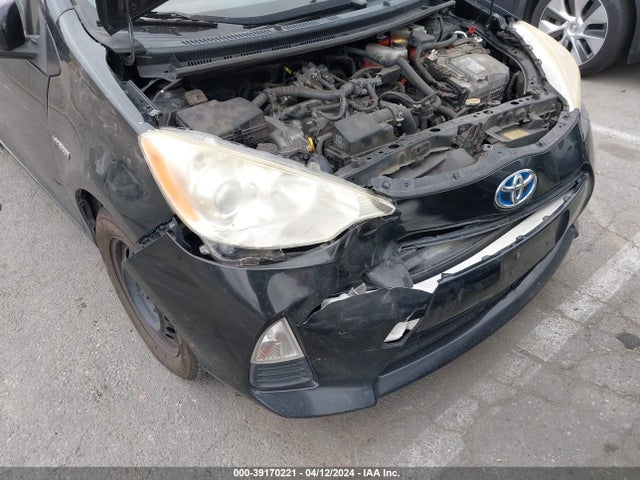 39170221 :رقم المزاد ، JTDKDTB33D1548323 vin ، 2013 Toyota Prius C One مزاد بيع