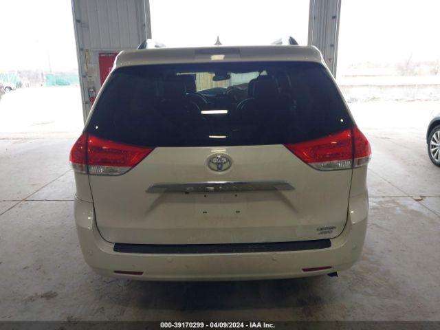 5TDDK3DC1ES083038 Toyota Sienna Limited 7 Passenger