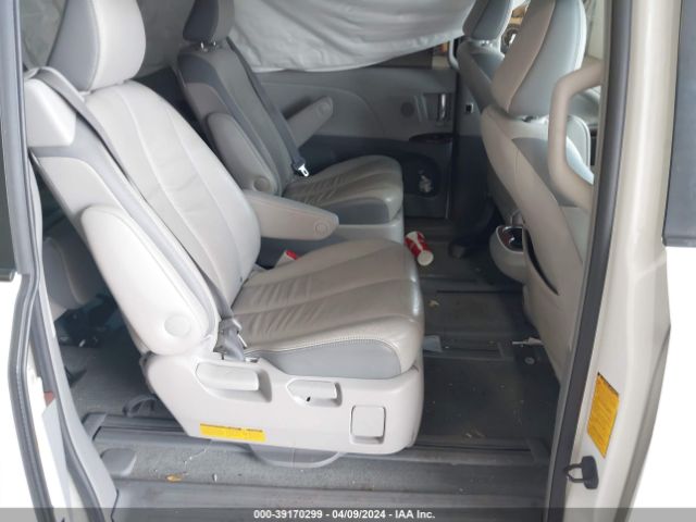 5TDDK3DC1ES083038 Toyota Sienna Limited 7 Passenger