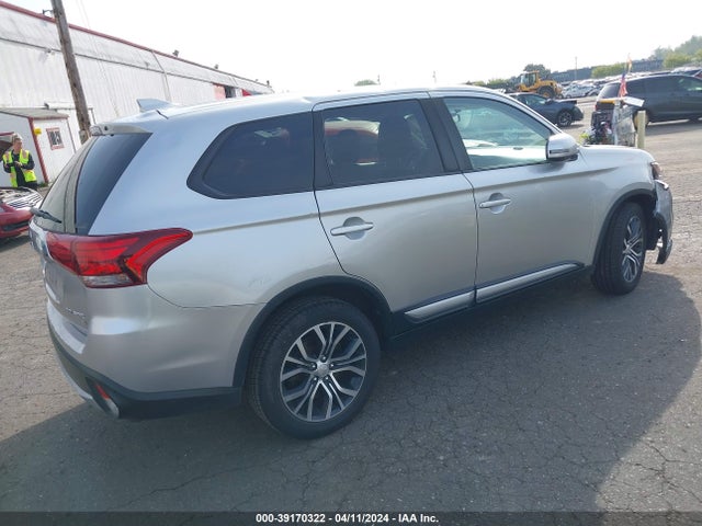 JA4AZ3A35JZ054969 Mitsubishi Outlander Se