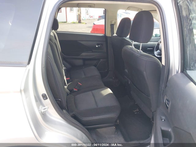 JA4AZ3A35JZ054969 Mitsubishi Outlander Se