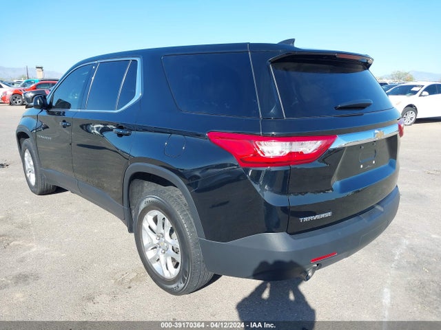 Chevrolet Traverse Ls 2018 1GNERFKW0JJ211055 Image 3