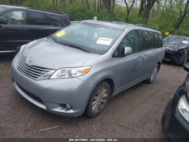 Toyota Sienna Xle 7 Passenger 2015 5TDDK3DC6FS094702 Image 2