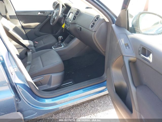 WVGAV7AX0HK049043 Volkswagen Tiguan 2.0t/2.0t S