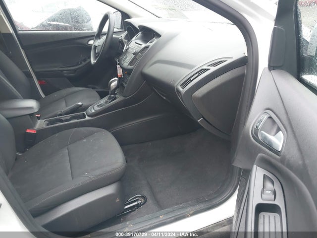 Ford FOCUS SE 2015 1FADP3K22FL307888 Image 5