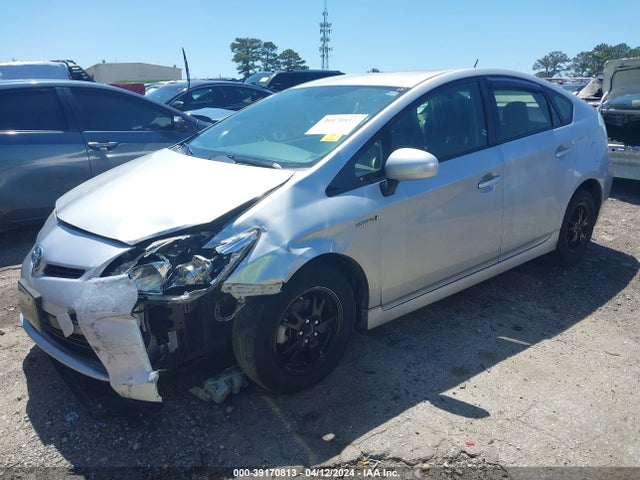 Toyota Prius Two 2015 JTDKN3DU8F1986003 Image 2