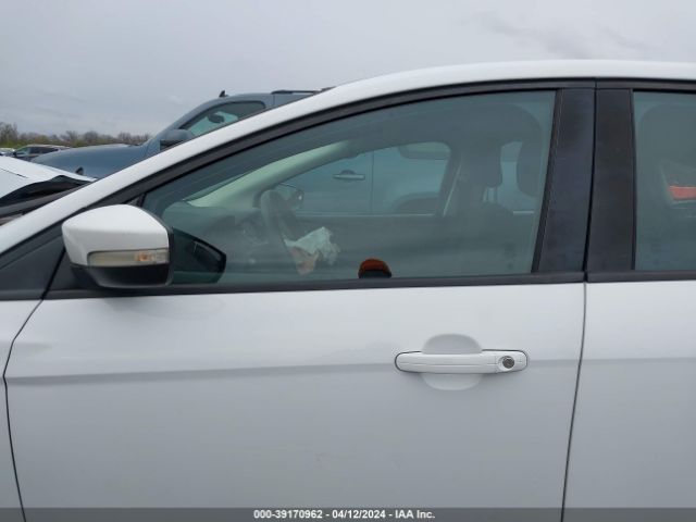 1FADP3M25JL221917 Ford FOCUS SEL