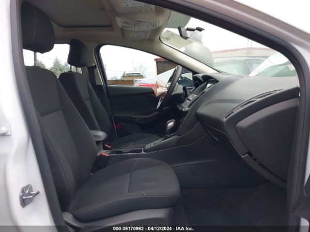 1FADP3M25JL221917 Ford FOCUS SEL