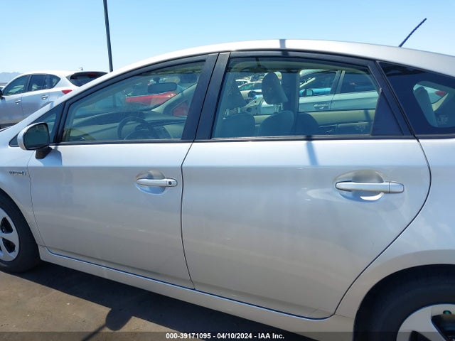 Toyota Prius Two 2015 JTDKN3DU3F1882499 Image 15