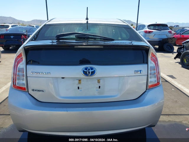 Toyota Prius Two 2015 JTDKN3DU3F1882499 Image 17