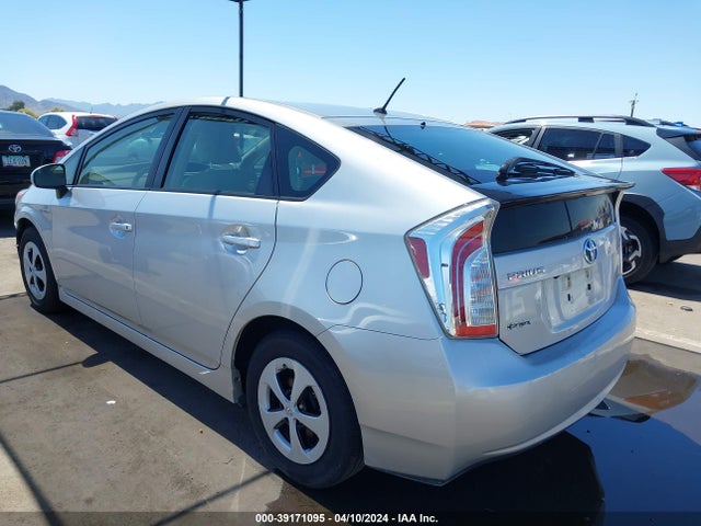 Toyota Prius Two 2015 JTDKN3DU3F1882499 Image 3