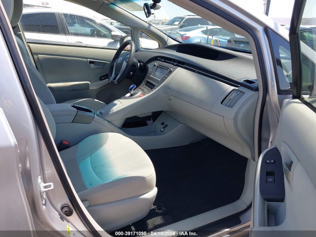 Toyota Prius Two 2015 JTDKN3DU3F1882499 Image 5