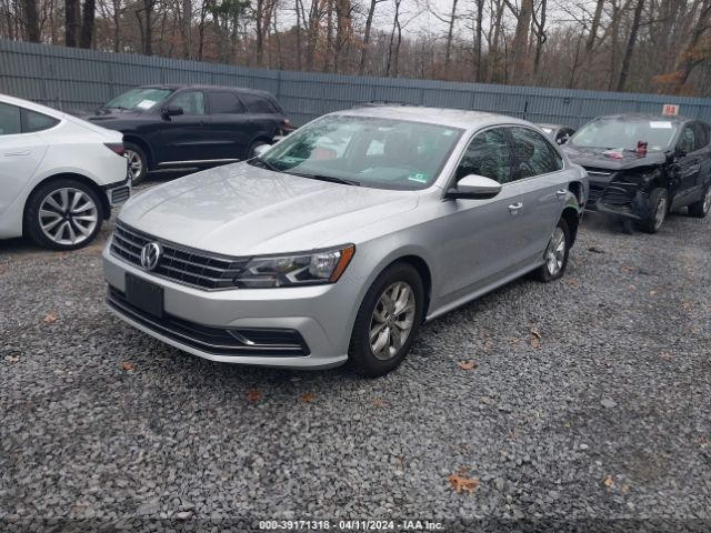 1VWAT7A33GC017622 Volkswagen Passat 1.8t S