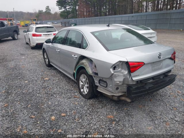 1VWAT7A33GC017622 Volkswagen Passat 1.8t S