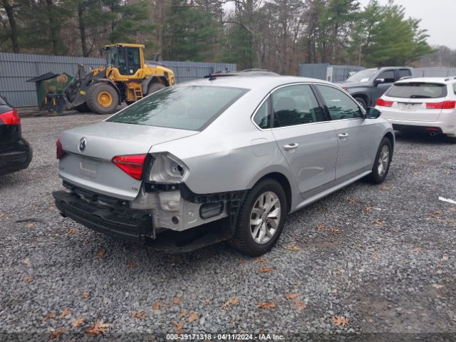 1VWAT7A33GC017622 Volkswagen Passat 1.8t S