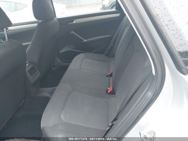 1VWAT7A33GC017622 Volkswagen Passat 1.8t S