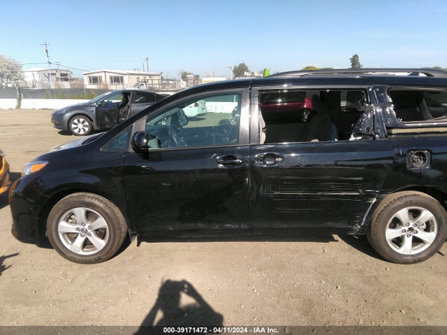 Toyota Sienna Le 8 Passenger 2018 5TDKZ3DC7JS946714 Image 14