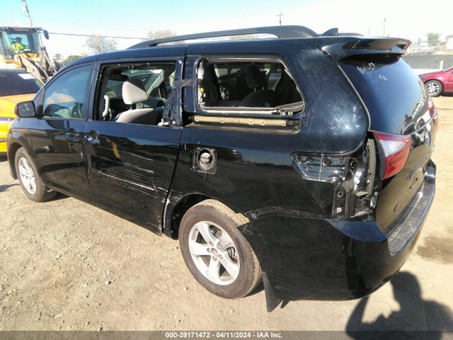 Toyota Sienna Le 8 Passenger 2018 5TDKZ3DC7JS946714 Image 3
