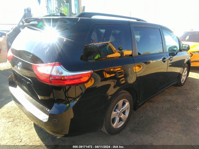 Toyota Sienna Le 8 Passenger 2018 5TDKZ3DC7JS946714 Image 4