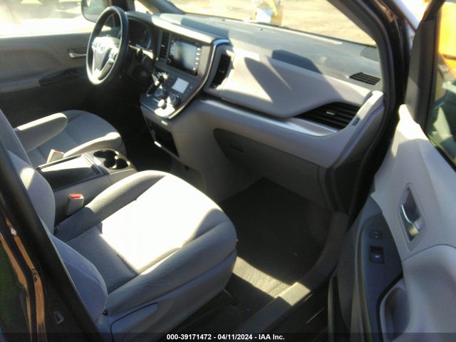 Toyota Sienna Le 8 Passenger 2018 5TDKZ3DC7JS946714 Image 5