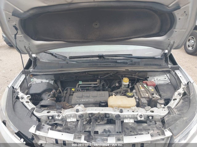 Chevrolet TRAX LS 2019 3GNCJKSB2KL380394 Image 10