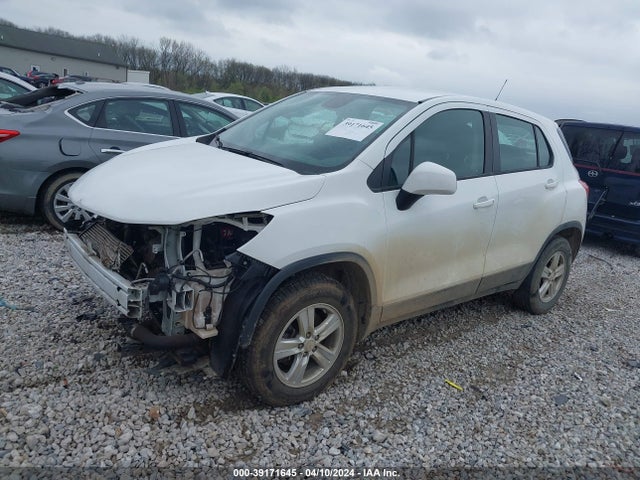 Chevrolet TRAX LS 2018 KL7CJNSBXJB714078 Image 2