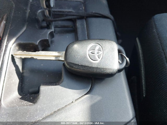 Toyota RAV4 LE 2017 2T3ZFREVXHW396606 Image 11